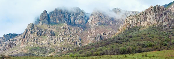 Panorama de montanha rochosa . — Fotografia de Stock