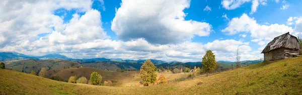Sonbahar dağ köyü — Stok fotoğraf
