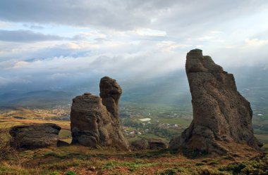 Rocky mountain view akşam yapraklara