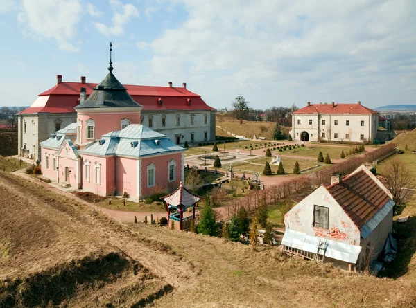 古いゾーロチウ ウクライナ リヴィウ地域 オランダ スタイルに建てられた城 1634年 ヤクプ ソビェスキでの春の景色 — ストック写真