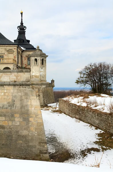 Θέα στο κάστρο Pidhirtsi άνοιξη (Ουκρανία) — Φωτογραφία Αρχείου