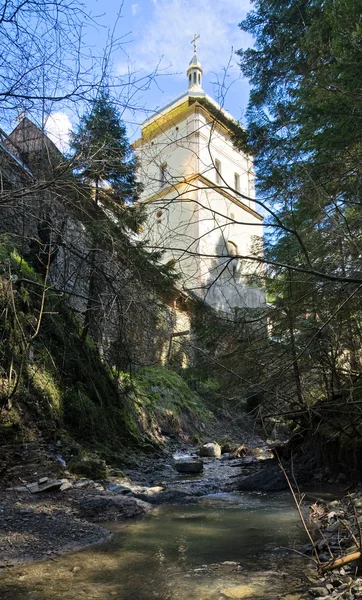 Widok Wieży Klasztoru Chrześcijańskiego Zza Płotu Wieś Manjava Iwano Frankiwski — Zdjęcie stockowe