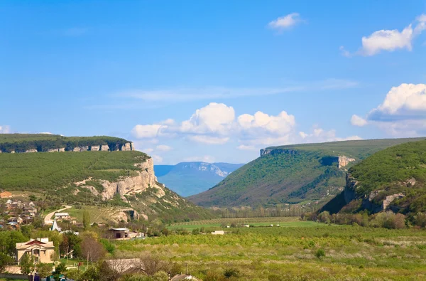 Frühling Krim Gebirgslandschaft Mit Tal Und Dorf Ukraine — Stockfoto