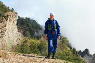 Bulutlu aj-petri dağ Üstten Görünüm (Kırım, Ukrayna) ve yamaç turizm