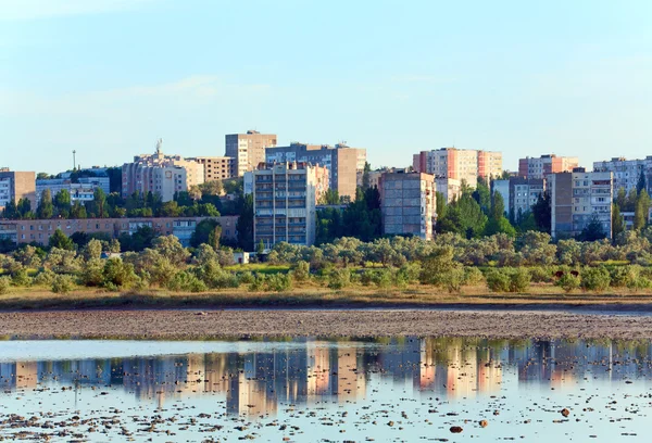 scholkino şehir (Kırım, Ukrayna) ve onun yansıması küçük bataklık