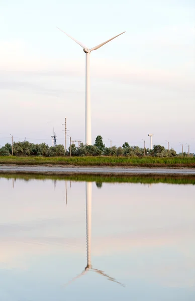 Rüzgar-elektrik üreten fabrikaları — Stok fotoğraf