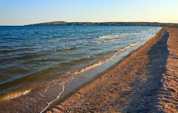 夏の海の砂浜の海岸線 アゾフ海 クリミア ウクライナ — ストック写真