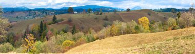 güzel sonbahar dağ ülke panorama (Karpat. Ukrayna) üç çekim görüntü dikiş.