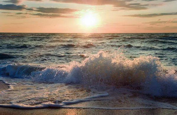 Морський захід сонця хвиля серфінгу — стокове фото