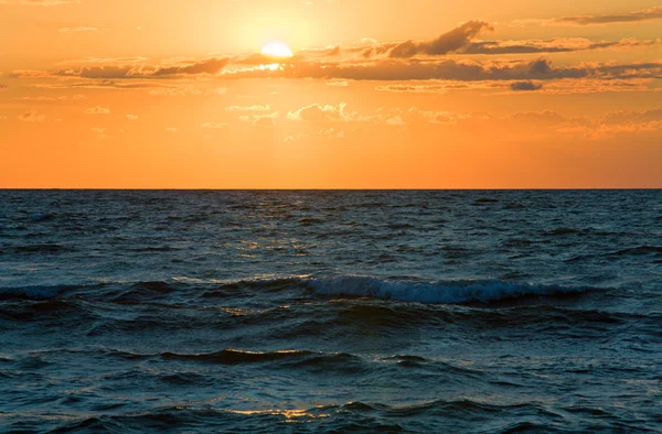 Mar por do sol onda de surf — Fotografia de Stock