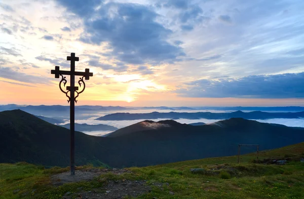 Summer sunset mountain view with christianity cross — Stock Photo, Image