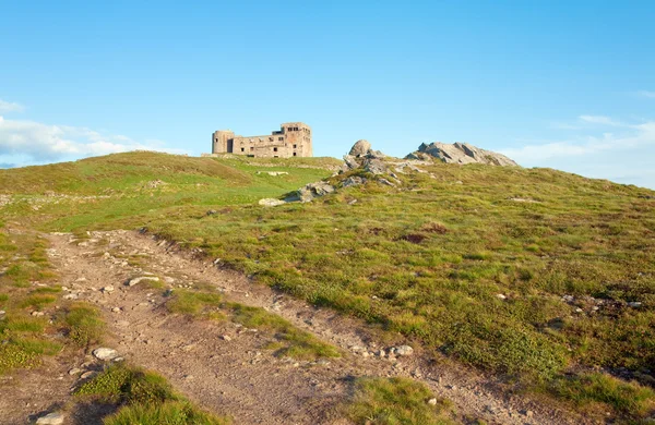 Lato Góra Widok Twierdzy Ruiny Obserwatorium Pip Ivan Szczyt Góry — Zdjęcie stockowe