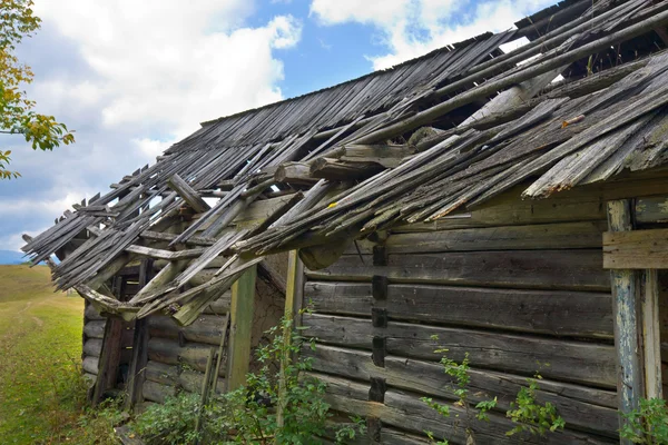 Drewniana Stodoła Zgniłe Zboczu Góry Jesień Podkarpacie Ukraina — Zdjęcie stockowe