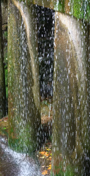 Chuva e varanda com pilares — Fotografia de Stock