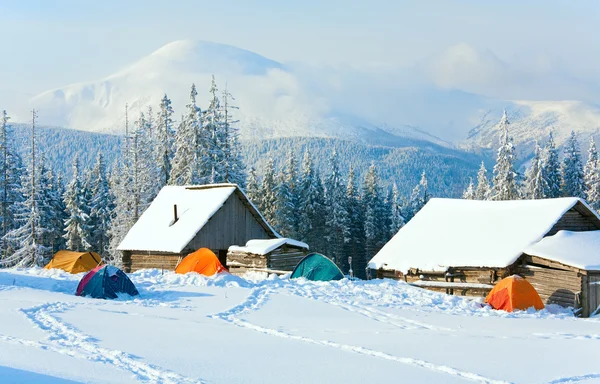 Inverno Tranquillo Paesaggio Montano Con Capannoni Gruppo Tenda Turistica Monte — Foto Stock