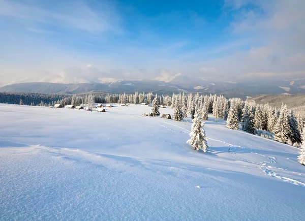 Inverno Tranquillo Paesaggio Montano Con Capannoni Gruppo Cresta Monte Dietro — Foto Stock
