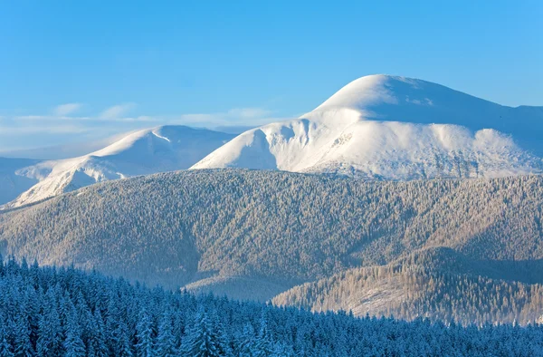 Snöiga sunrise bergslandskap — Stockfoto