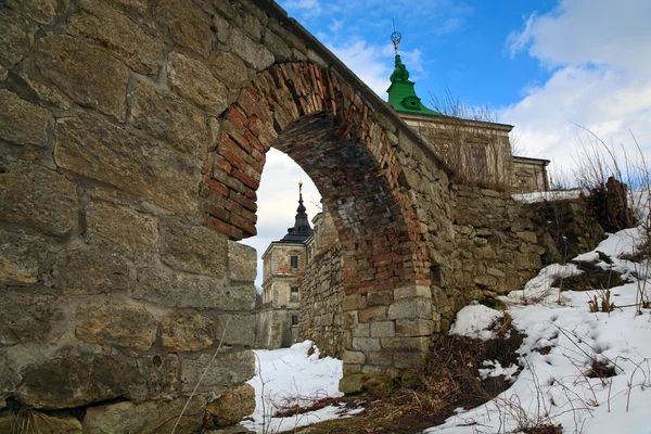 Primavera Pidhirtsi Castelo vista (Ucrânia ) — Fotografia de Stock