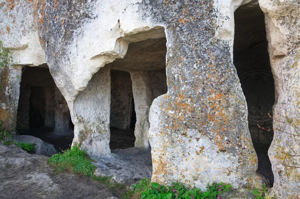 Одна из пещер Мангупа Кале (Крым, Украина) ) — стоковое фото