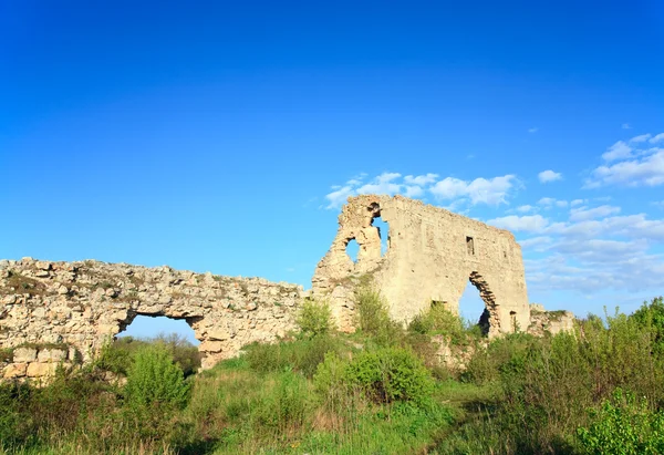 具有历史意义的 Mangup 羽衣甘蓝堡垒石质墙 Mangup 羽衣甘蓝 历史堡垒和克里米亚 乌克兰古代洞穴聚落遗址 — 图库照片