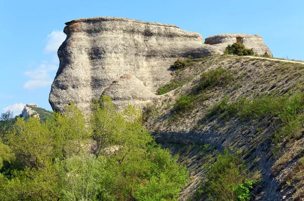 Primavera Crimea Paisaje Montañoso Con Rocas Precipitadas Sobre Fondo Del —  Fotos de Stock