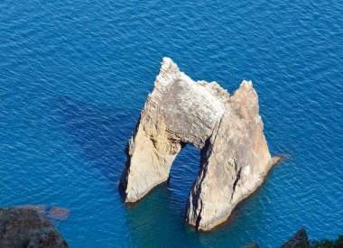 zoloti vorota (golden gate) rock (Karadağ (Rezerv Antik yanardağ bir yere), Kırım, Ukrayna)