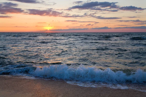 Zee Zonsondergang Surfen Grote Golf Breken Kustlijn — Stockfoto