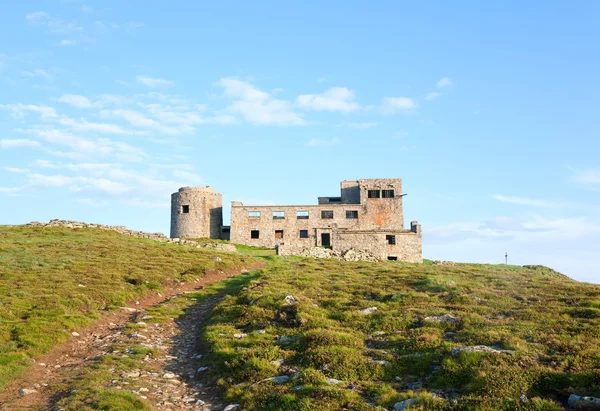 Ruiny lato góra widok z Obserwatorium na szczycie góry — Zdjęcie stockowe