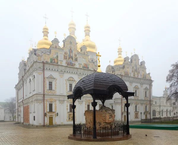 Vista de la iglesia Kyjevo-Pecherska Lavra —  Fotos de Stock