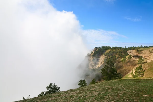 曇りがちな山の風景 — ストック写真