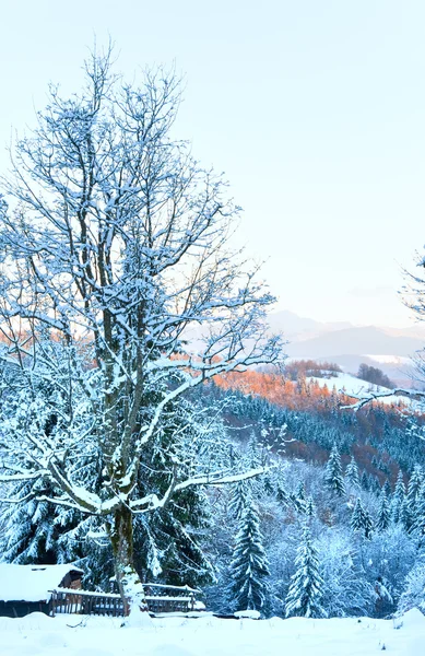 Ηλιοβασίλεμα ορεινό τοπίο του χειμώνα — Φωτογραφία Αρχείου