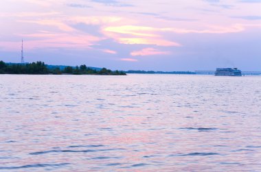 büyük gün batımı Nehri üzerinde tekne gezisi