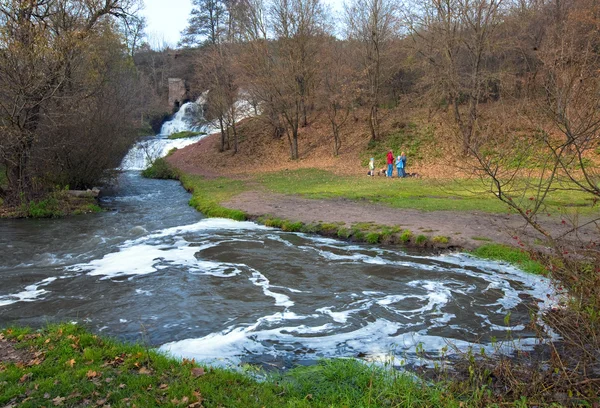 Wodospad na rzece jesień — Zdjęcie stockowe