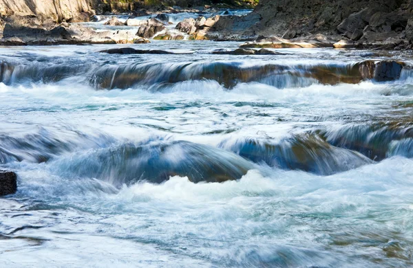 Kamieniste rzeki jesień — Zdjęcie stockowe