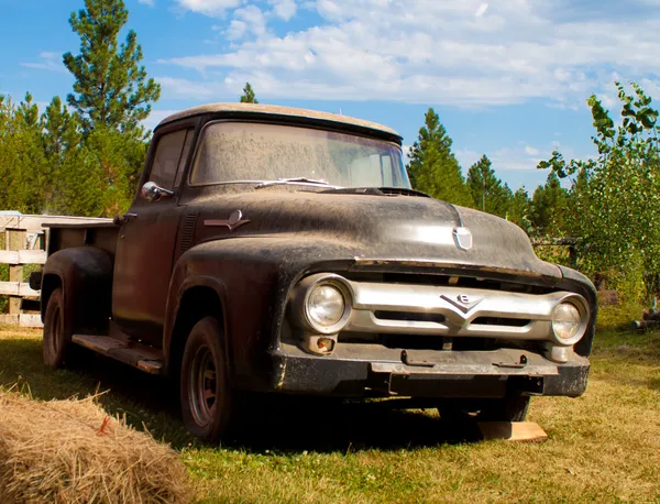 Oude vrachtwagen — Stockfoto