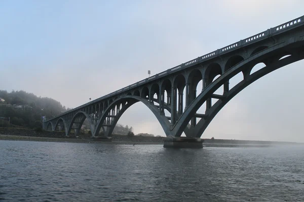 Köprü Nehri Nin Sisli Görünümü — Stok fotoğraf