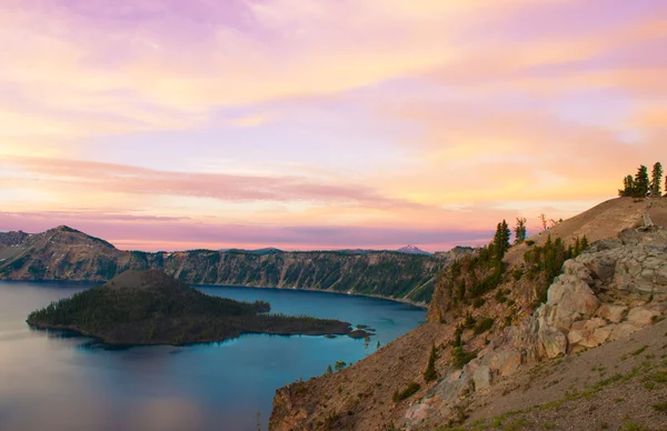 Zonsondergang in kratermeer — Stockfoto