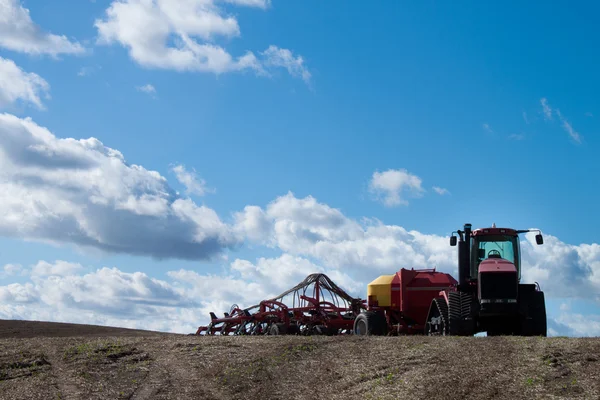 Großes Feld Idaho Landwirtschaftliche Geräte Warten Auf Den Letzten Lauf — Stockfoto