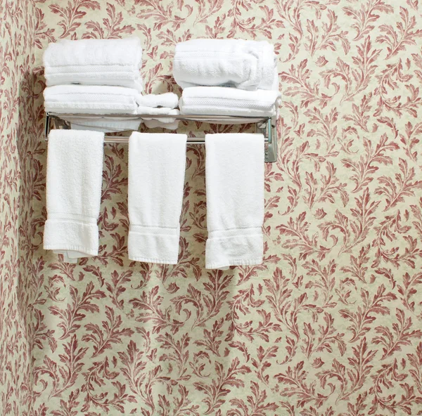 Towel Rak Sebuah Hotel Oregon Dengan Handuk Putih Bersih Dari — Stok Foto