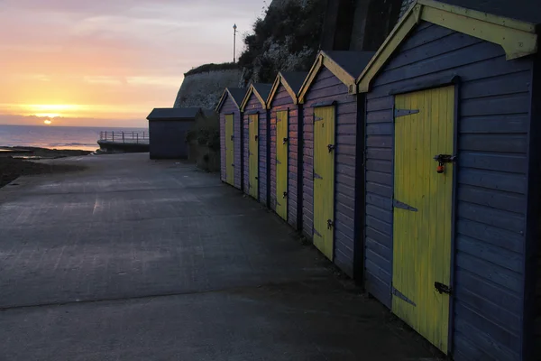 日出时的海滩小屋 — 图库照片
