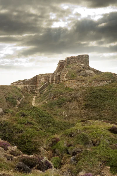 Castelo Grosnez na costa de Jersey — Fotografia de Stock