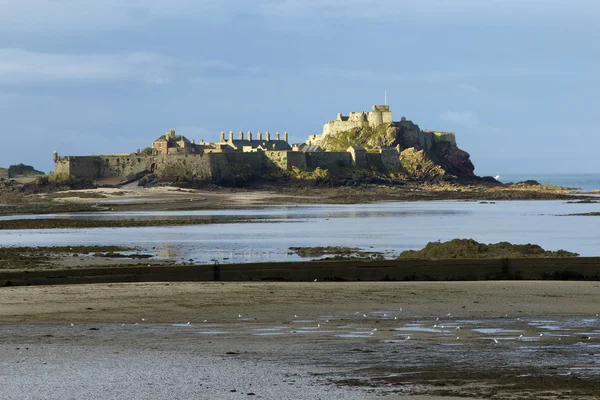 Castle at low tide — Stock Photo, Image