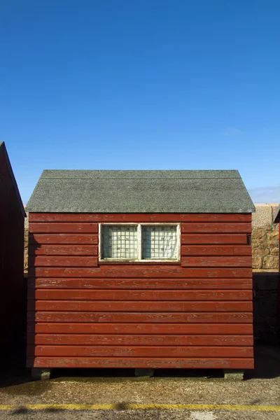 Rote Hütte, blauer Himmel — Stockfoto