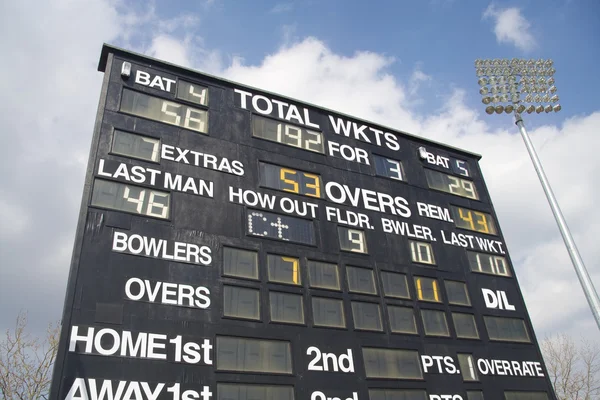 Cricket scoreboard and floodlight — Stock Photo, Image