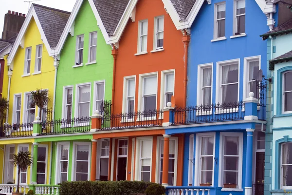 Zářivě barevné domy — Stock fotografie