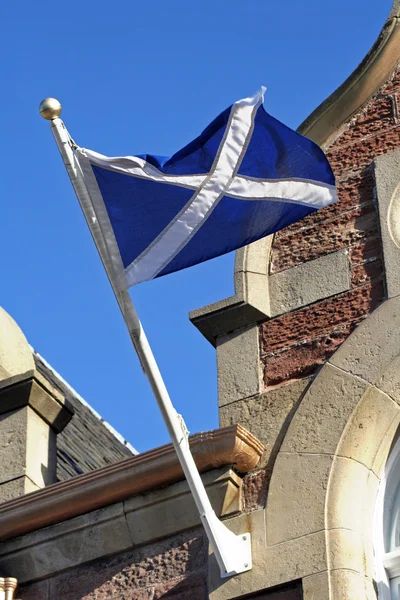 Skotsko vlajka na budově staré — Stock fotografie