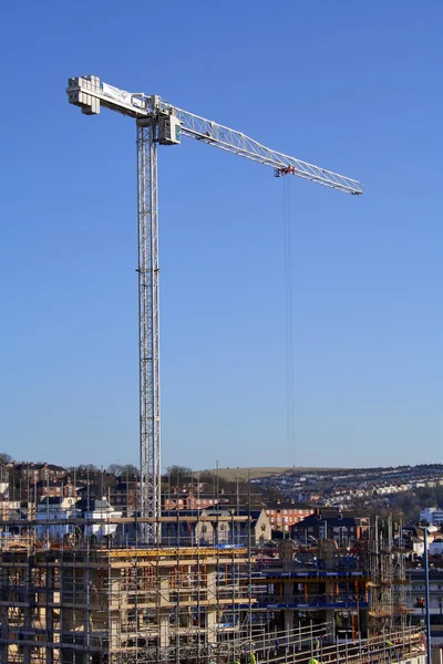 Construction crane and scaffolding — Stock Photo, Image