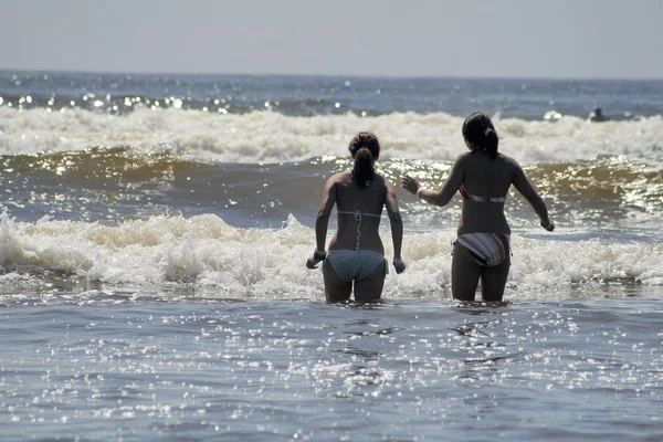 海でのガール フレンド — ストック写真