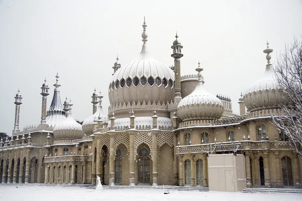 Brighton Pavilion i kraftig sne - Stock-foto