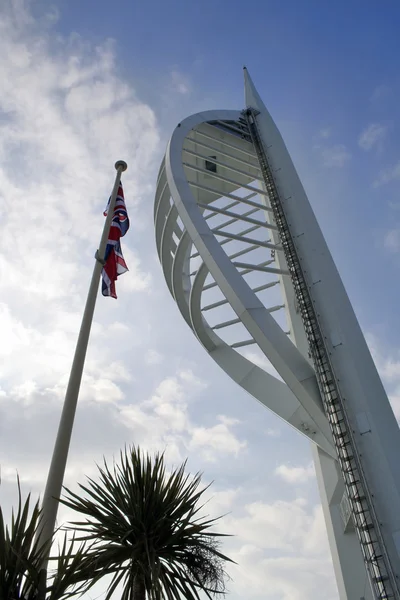 Bandeira britânica e torre Spinnaker — Fotografia de Stock